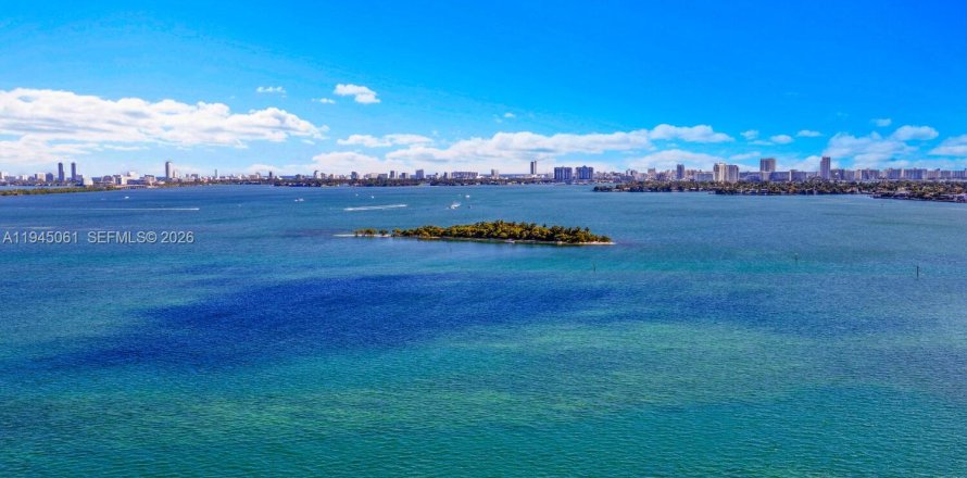 Кондоминиум с 1 спальней в Майами, Флорида № 2001969