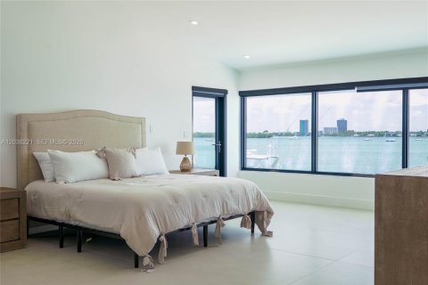 Villa ou maison à vendre à North Bay Village, Floride: 5 chambres, 349.13 m2 № 2154060 - photo 21