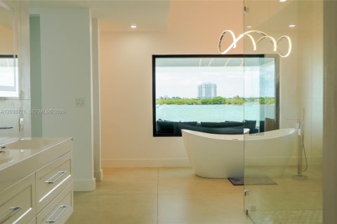 Villa ou maison à vendre à North Bay Village, Floride: 5 chambres, 349.13 m2 № 2154060 - photo 25