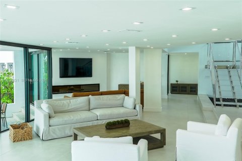 Villa ou maison à vendre à North Bay Village, Floride: 5 chambres, 349.13 m2 № 2154060 - photo 7