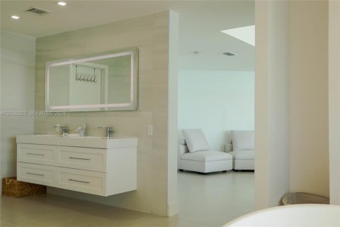Villa ou maison à vendre à North Bay Village, Floride: 5 chambres, 349.13 m2 № 2154060 - photo 27