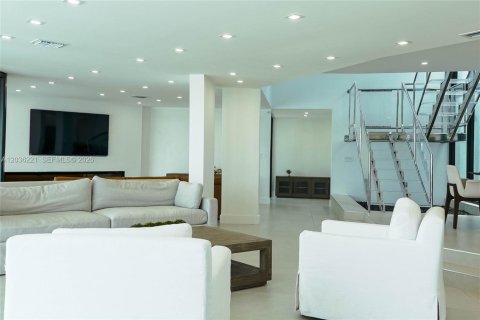 Villa ou maison à vendre à North Bay Village, Floride: 5 chambres, 349.13 m2 № 2154060 - photo 6