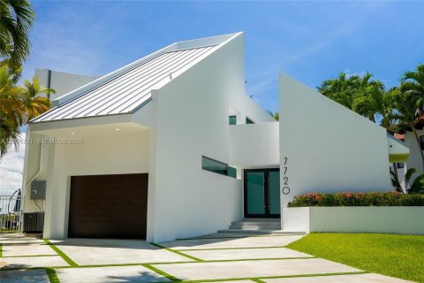 Villa ou maison à North Bay Village, Floride 5 chambres, 349.13 m2 № 2154060
