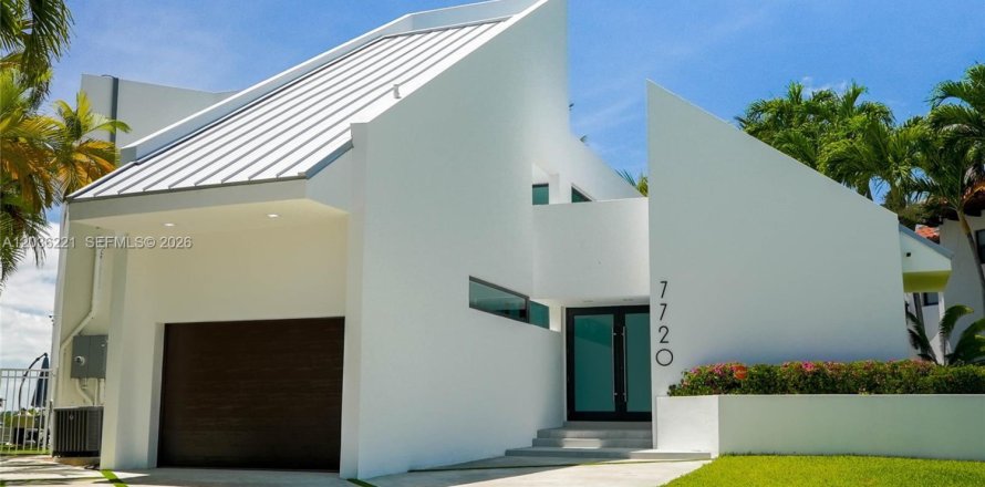 Villa ou maison à North Bay Village, Floride 5 chambres, 349.13 m2 № 2154060