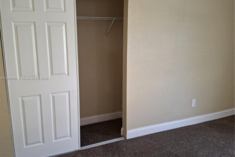 Casa en venta en St. Lucie, Florida, 5 dormitorios, 176.51 m2 № 1933888 - foto 16