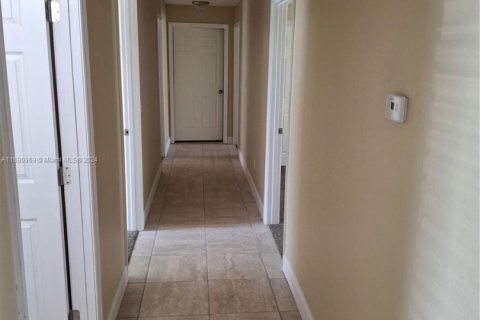 Casa en venta en St. Lucie, Florida, 5 dormitorios, 176.51 m2 № 1933888 - foto 15