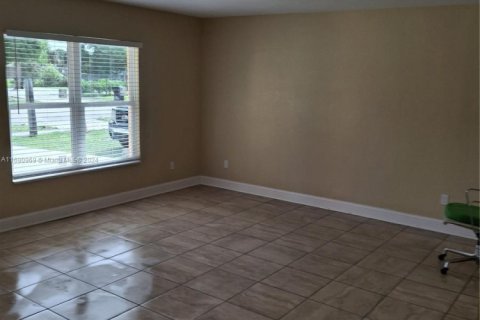 Casa en venta en St. Lucie, Florida, 5 dormitorios, 176.51 m2 № 1933888 - foto 11