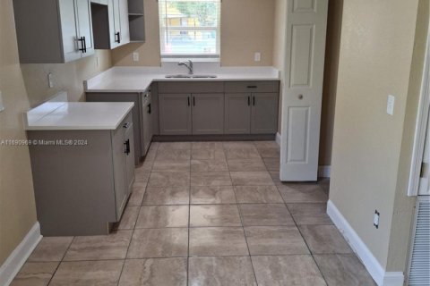 Casa en venta en St. Lucie, Florida, 5 dormitorios, 176.51 m2 № 1933888 - foto 10