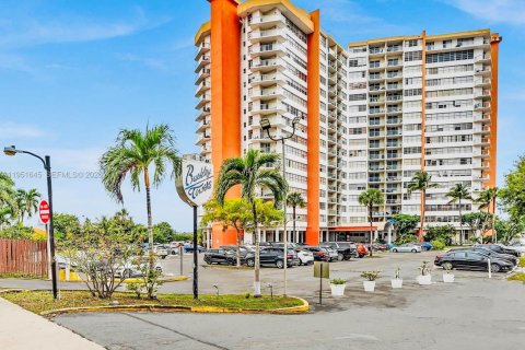 Copropriété à vendre à Miami, Floride: 2 chambres, 105.91 m2 № 2010889 - photo 2