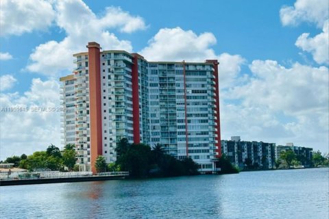 Copropriété à vendre à Miami, Floride: 2 chambres, 105.91 m2 № 2010889 - photo 7