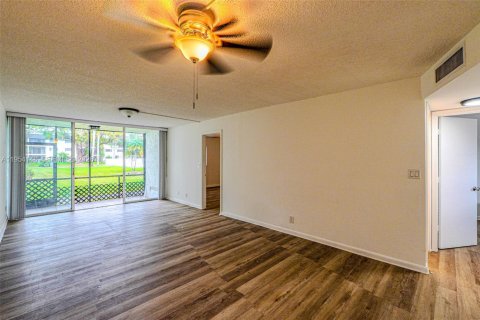 Copropriété à louer à Davie, Floride: 2 chambres, 91.97 m2 № 2010007 - photo 2
