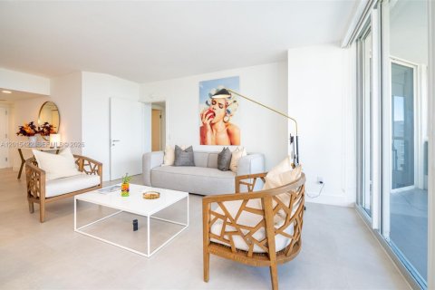 Condo in Aventura, Florida, 2 bedrooms  № 2171363 - photo 13