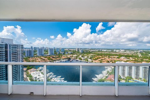 Condo in Aventura, Florida, 2 bedrooms  № 2171363 - photo 19