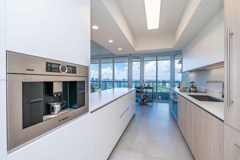 Condo in Aventura, Florida, 2 bedrooms  № 2171363 - photo 29