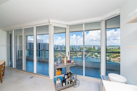 Condo in Aventura, Florida, 2 bedrooms  № 2171363 - photo 11