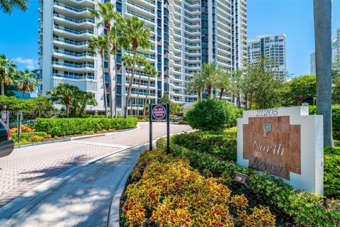 Condo in Aventura, Florida, 2 bedrooms  № 2171363 - photo 2