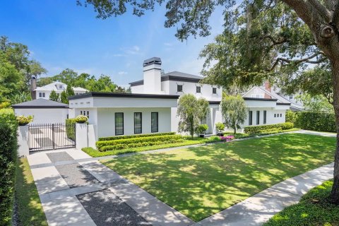 House in Winter Park, Florida 4 bedrooms, 435.06 sq.m. № 1755267 - photo 1