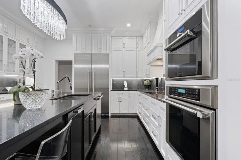 House in Winter Park, Florida 4 bedrooms, 435.06 sq.m. № 1755267 - photo 9