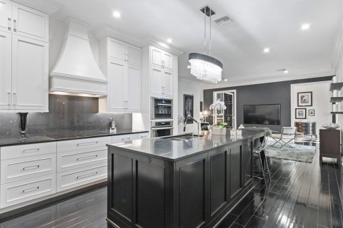 House in Winter Park, Florida 4 bedrooms, 435.06 sq.m. № 1755267 - photo 8