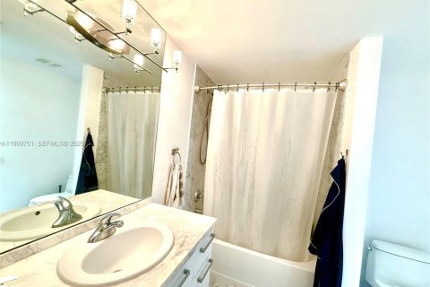 Copropriété à vendre à Miami, Floride: 1 chambre, 47.01 m2 № 1984063 - photo 4