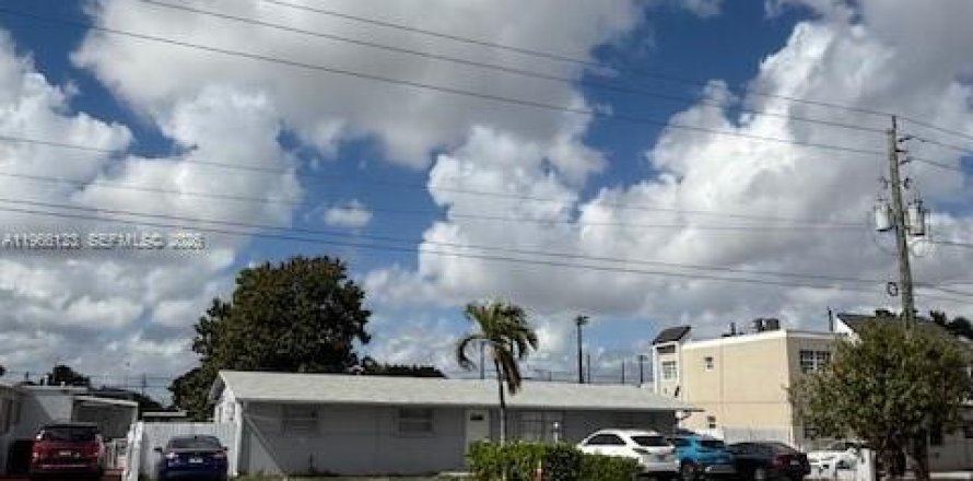 Дом в Хайалиа, Флорида 5 спален, 169.64м2 № 2028063