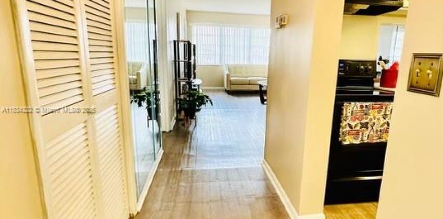 Condo à Hallandale Beach, Floride, 1 chambre № 1813973