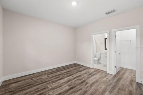 Adosado en venta en Tampa, Florida, 4 dormitorios, 211.26 m2 № 2227048 - foto 5