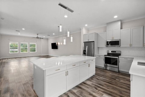 Adosado en venta en Tampa, Florida, 4 dormitorios, 211.26 m2 № 2227048 - foto 9