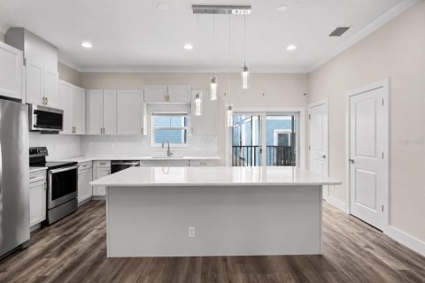 Adosado en venta en Tampa, Florida, 4 dormitorios, 211.26 m2 № 2227048 - foto 12