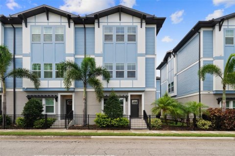 Adosado en Tampa, Florida 4 dormitorios, 211.26 m2 № 2227048