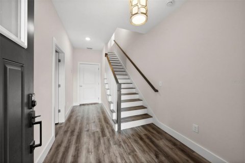 Adosado en venta en Tampa, Florida, 4 dormitorios, 211.26 m2 № 2227048 - foto 3