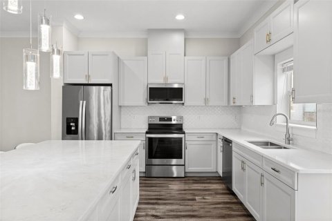Adosado en venta en Tampa, Florida, 4 dormitorios, 211.26 m2 № 2227048 - foto 10