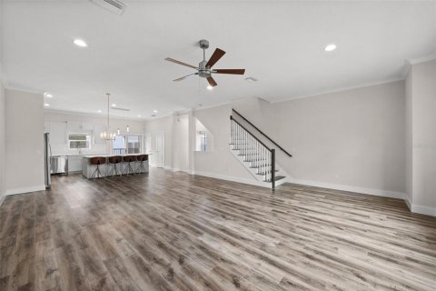 Adosado en venta en Tampa, Florida, 4 dormitorios, 211.26 m2 № 2227048 - foto 16
