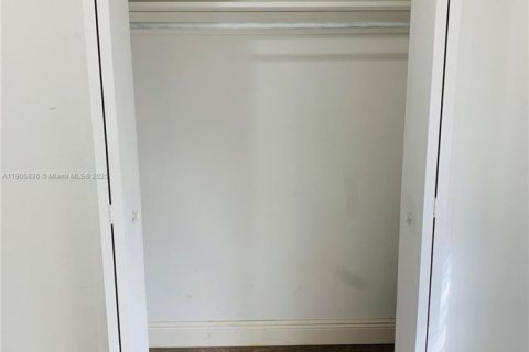 Снять в аренду квартиру в Майами, Флорида 1 спальня, 46.45м2, № 1956272 - фото 9