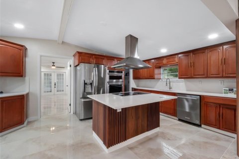 House in Tampa, Florida 4 bedrooms, 143.44 sq.m. № 2410539 - photo 9