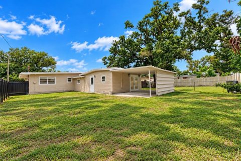 House in Tampa, Florida 4 bedrooms, 143.44 sq.m. № 2410539 - photo 4