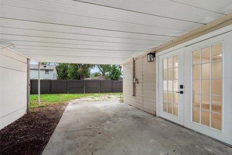 House in Tampa, Florida 4 bedrooms, 143.44 sq.m. № 2410539 - photo 25