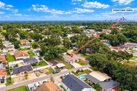 House in Tampa, Florida 4 bedrooms, 143.44 sq.m. № 2410539 - photo 27