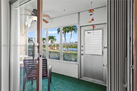 Condo in West Palm Beach, Florida, 2 bedrooms  № 1976431 - photo 29