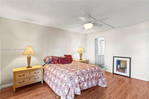 Condo in West Palm Beach, Florida, 2 bedrooms  № 1976431 - photo 19