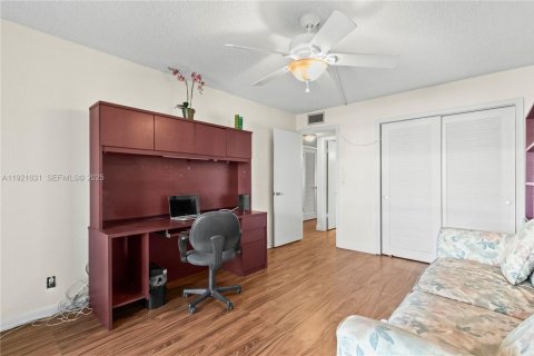 Condo in West Palm Beach, Florida, 2 bedrooms  № 1976431 - photo 27