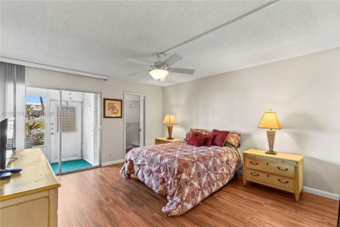 Condo in West Palm Beach, Florida, 2 bedrooms  № 1976431 - photo 20