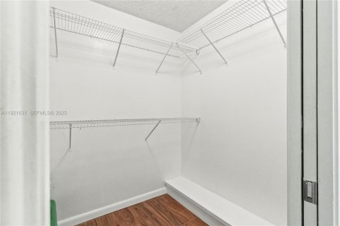 Condo in West Palm Beach, Florida, 2 bedrooms  № 1976431 - photo 21