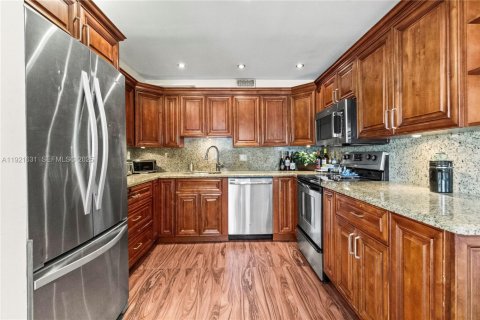 Condo in West Palm Beach, Florida, 2 bedrooms  № 1976431 - photo 14