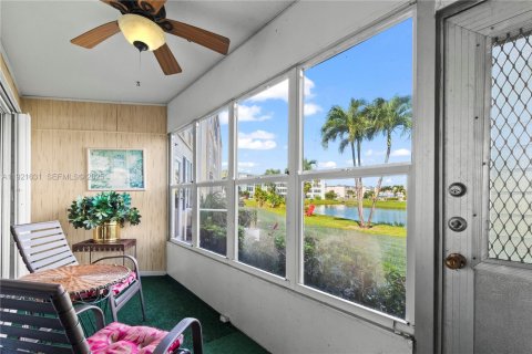 Condo in West Palm Beach, Florida, 2 bedrooms  № 1976431 - photo 30