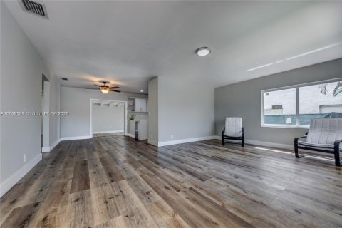 Снять в аренду виллу или дом в Майами, Флорида 3 спальни, 172.24м2, № 1946540 - фото 6