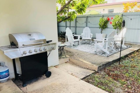 Снять в аренду виллу или дом в Майами, Флорида 3 спальни, 172.24м2, № 1946540 - фото 18
