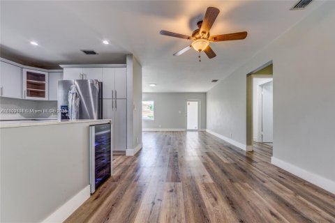 Снять в аренду виллу или дом в Майами, Флорида 3 спальни, 172.24м2, № 1946540 - фото 2