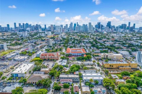 Commercial property in Miami, Florida № 1980547 - photo 12