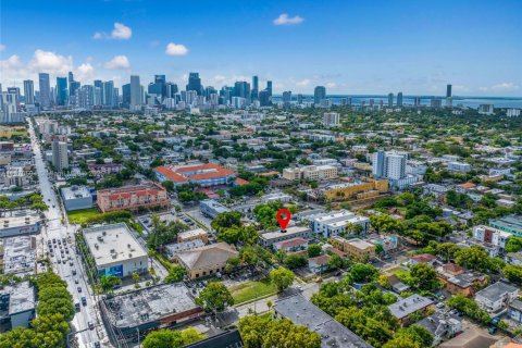 Commercial property in Miami, Florida № 1980547 - photo 17